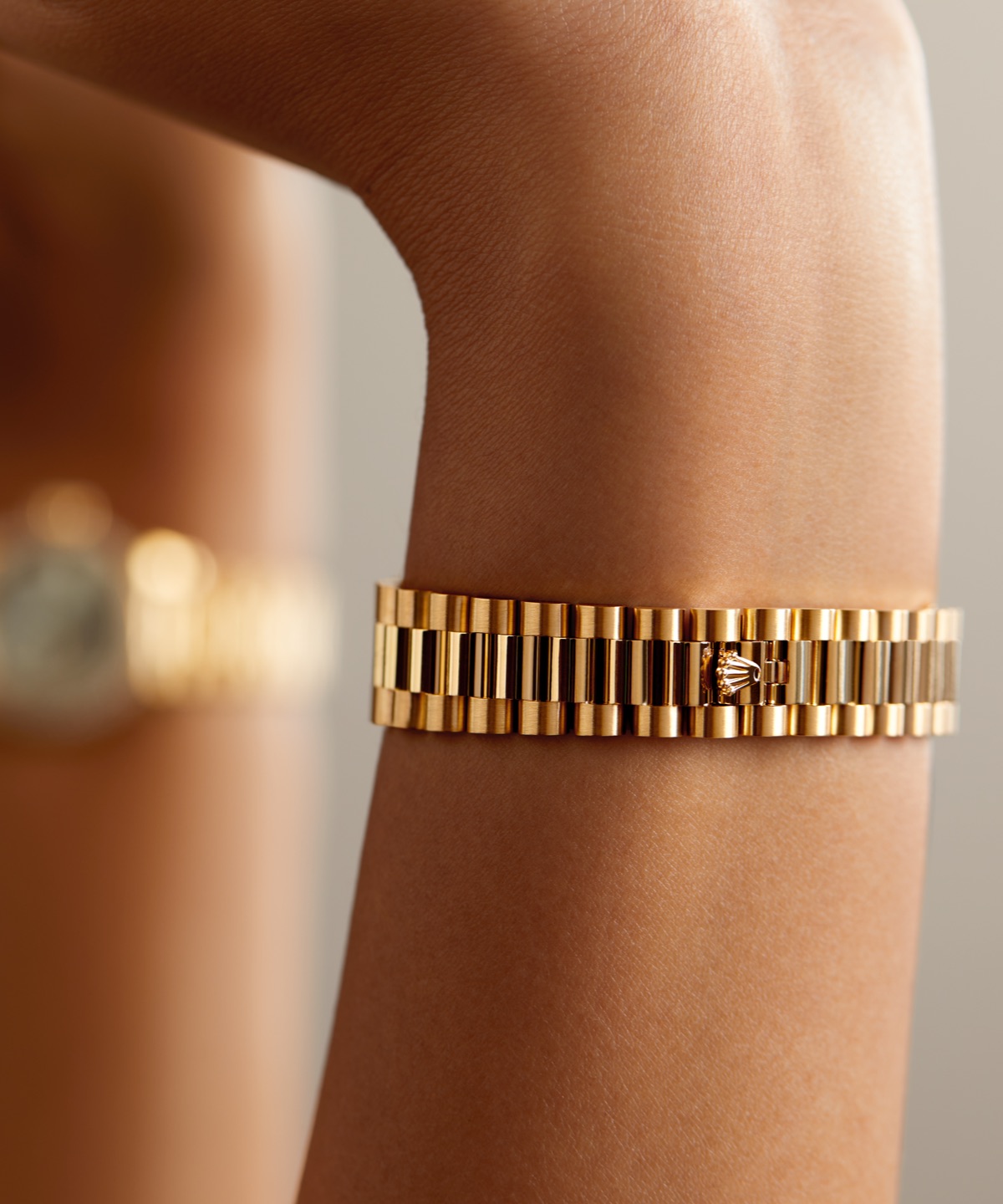 Rolex Lady-Datejust — dreireihiges President-Band aus Gelbgold am Arm
