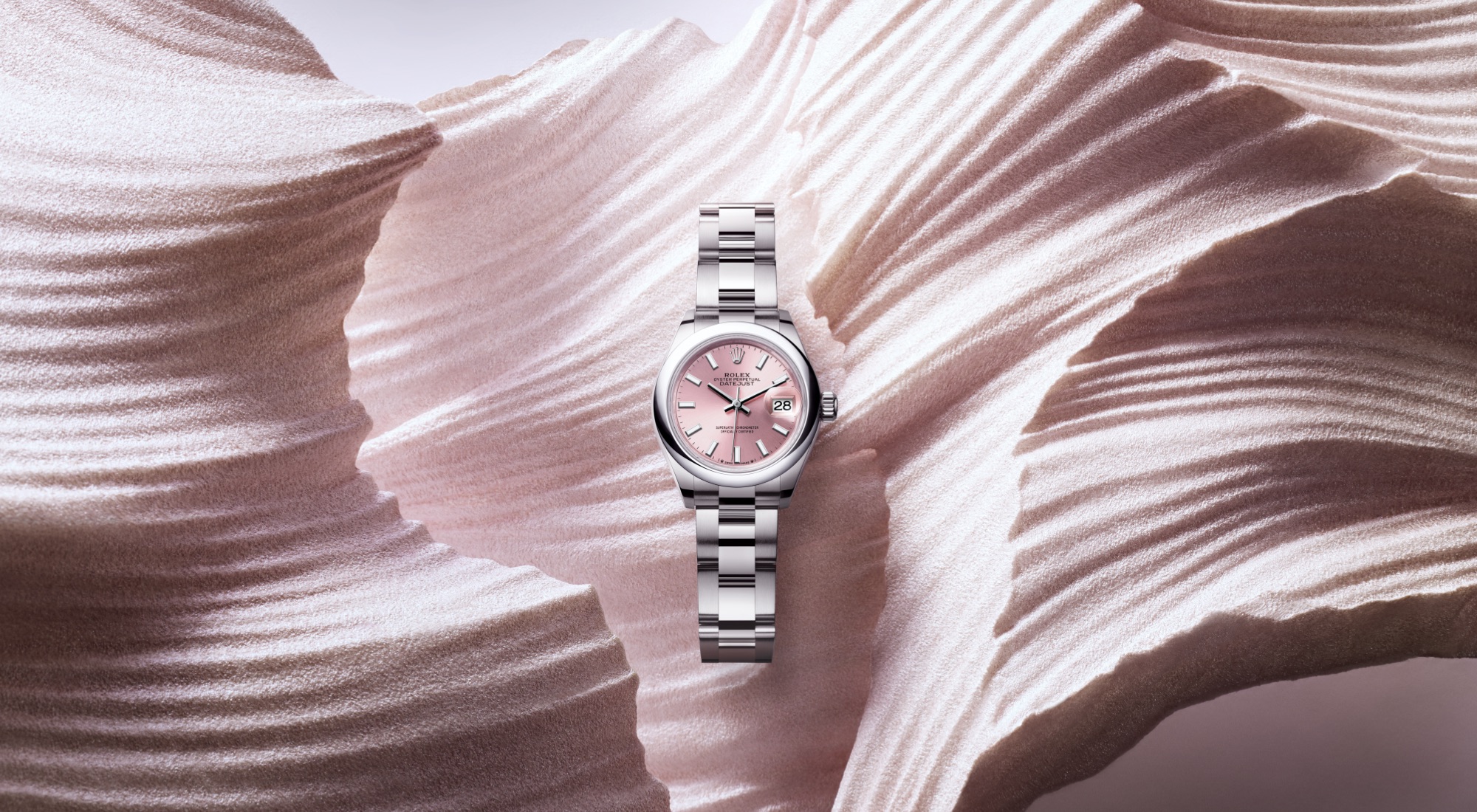 Rolex Lady-Datejust in Edelstahl mit pinkem Zifferblatt auf coralartigem Sand