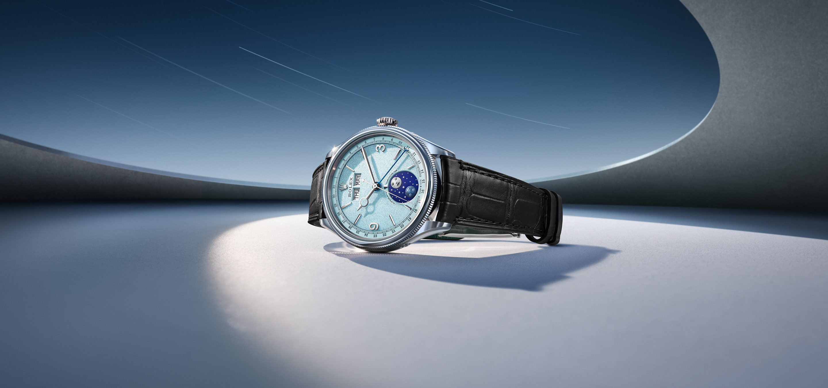 Rolex Perpetual Padellone in Platin 950 mit eisblauem Zifferblatt und mattschwarzem Alligatorlederband
