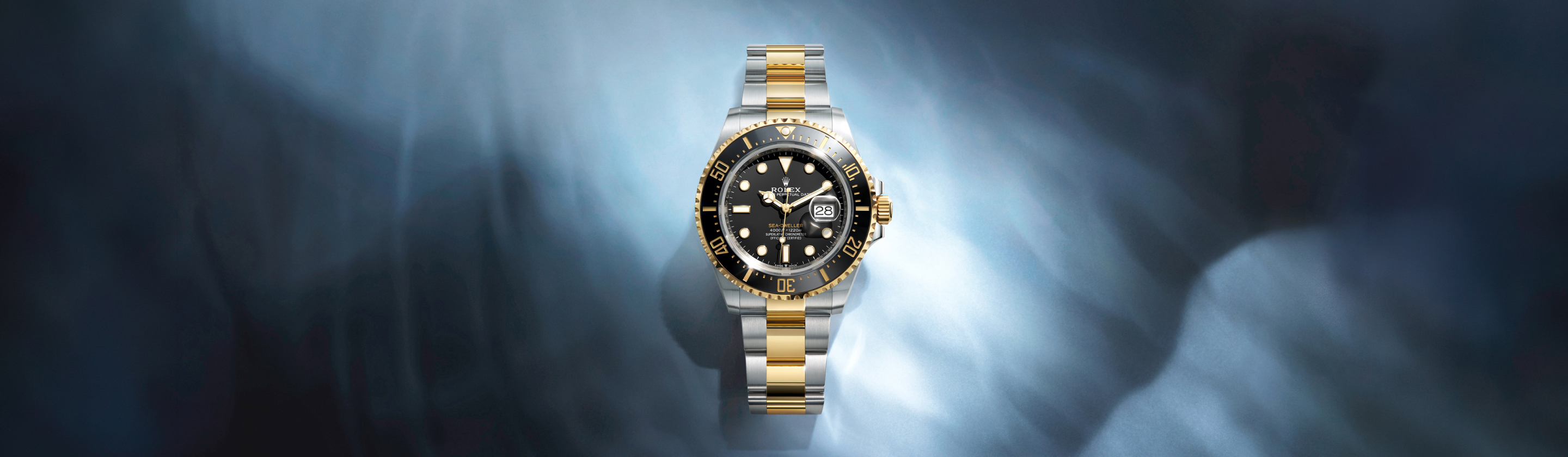 Rolex Sea-Dweller in Yellow Rolesor vor Tiefsee-Hintergrund