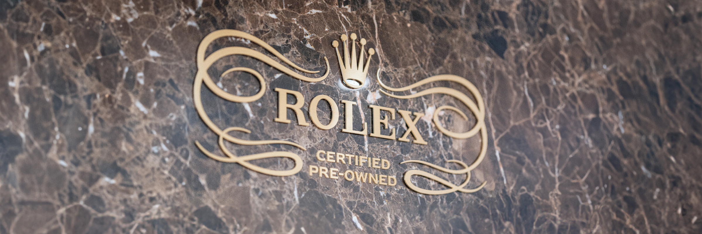 Innenansicht des Rolex Certified Pre-Owned Bereichs – Link zum Kontaktformular