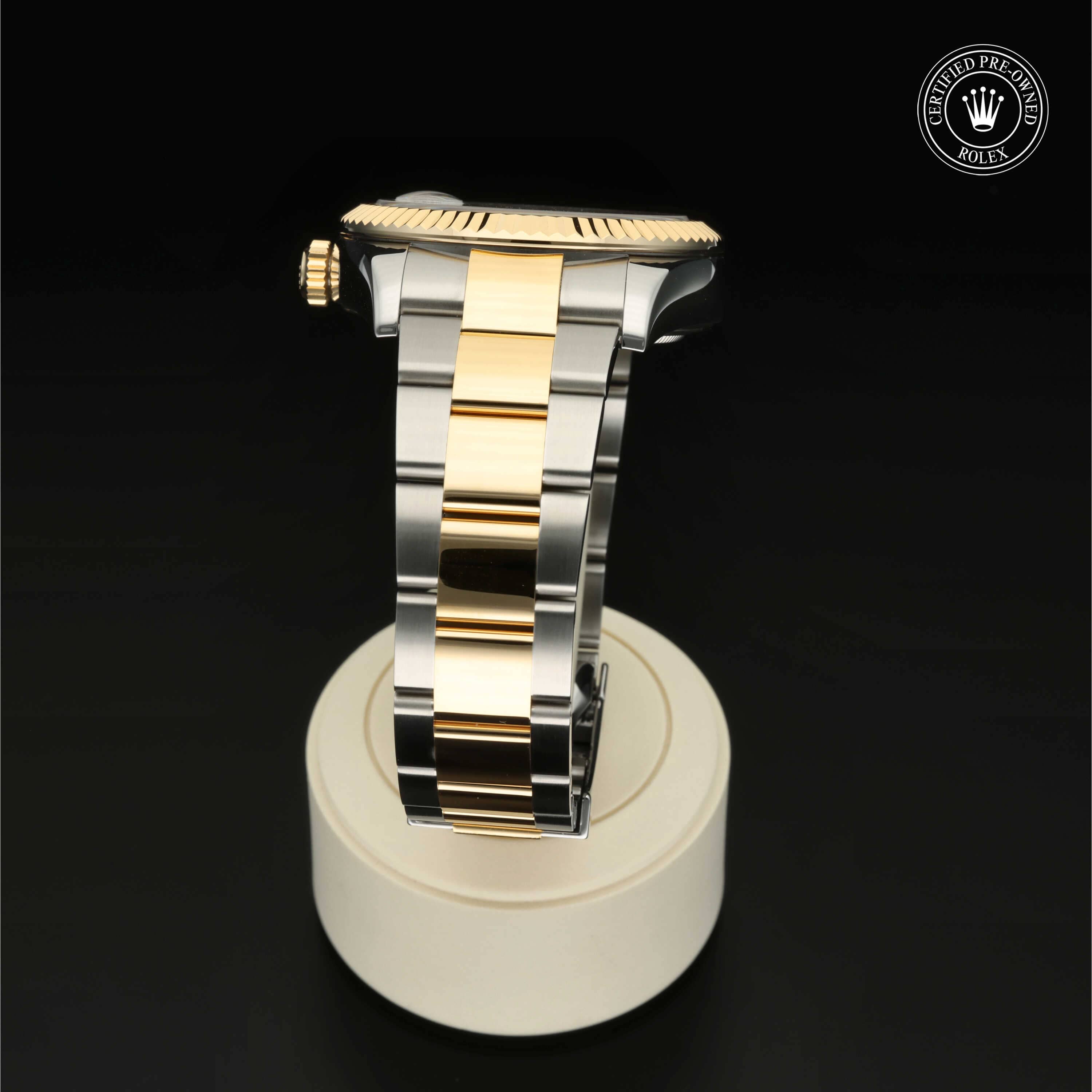 Rolex Certified Pre-Owned Oyster Perpetual Sky-Dweller in Rolesor 18 Karat Gelb, 42 mm, mit Tiefweiß – Ansicht 19