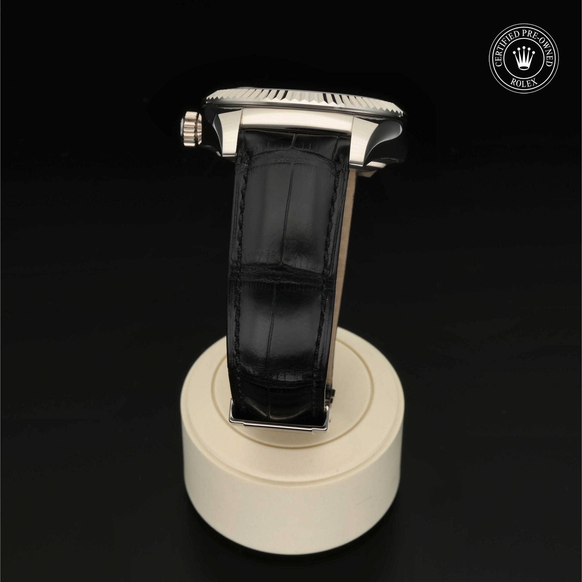 Rolex Certified Pre-Owned Oyster Perpetual Sky-Dweller in 18 Karat Weißgold, 42 mm, mit Schwarz mit arabischen Ziffern – Ansicht 19